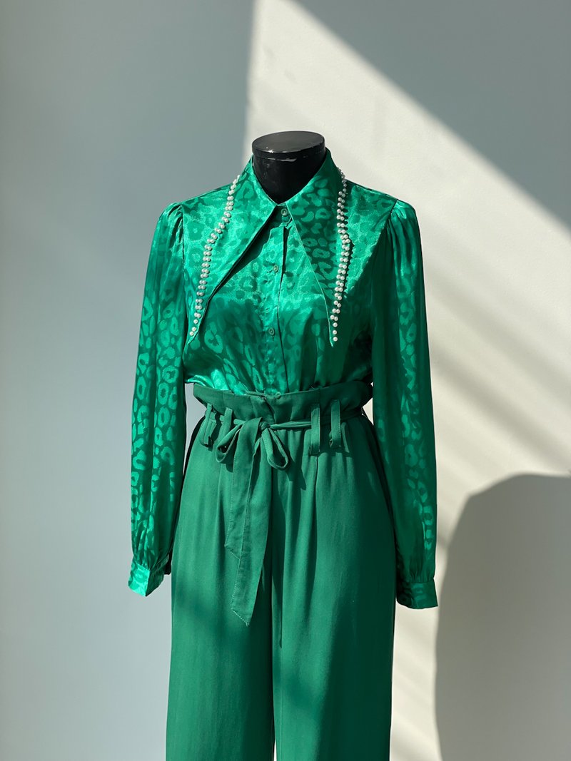 Camisa Feminina com Estampa de Onça e Pérolas Leona Cor de Pimenta