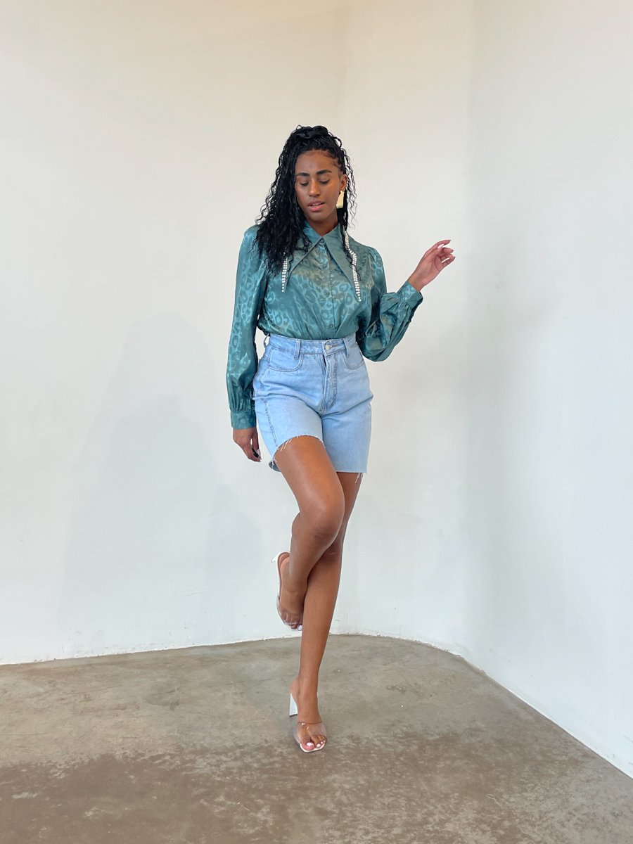 03 short bermuda jeans com barra levemente desfiada alex