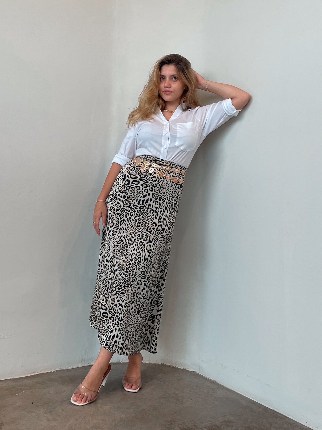 07 saia feminina midi acetinada onca alicia