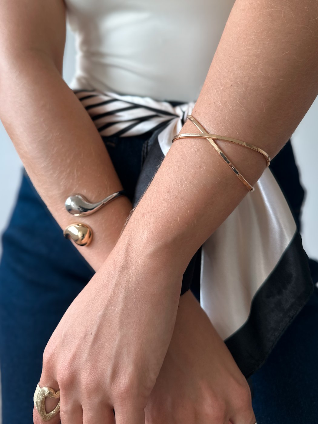 03 bracelete 2 gotas dourada e prata alice
