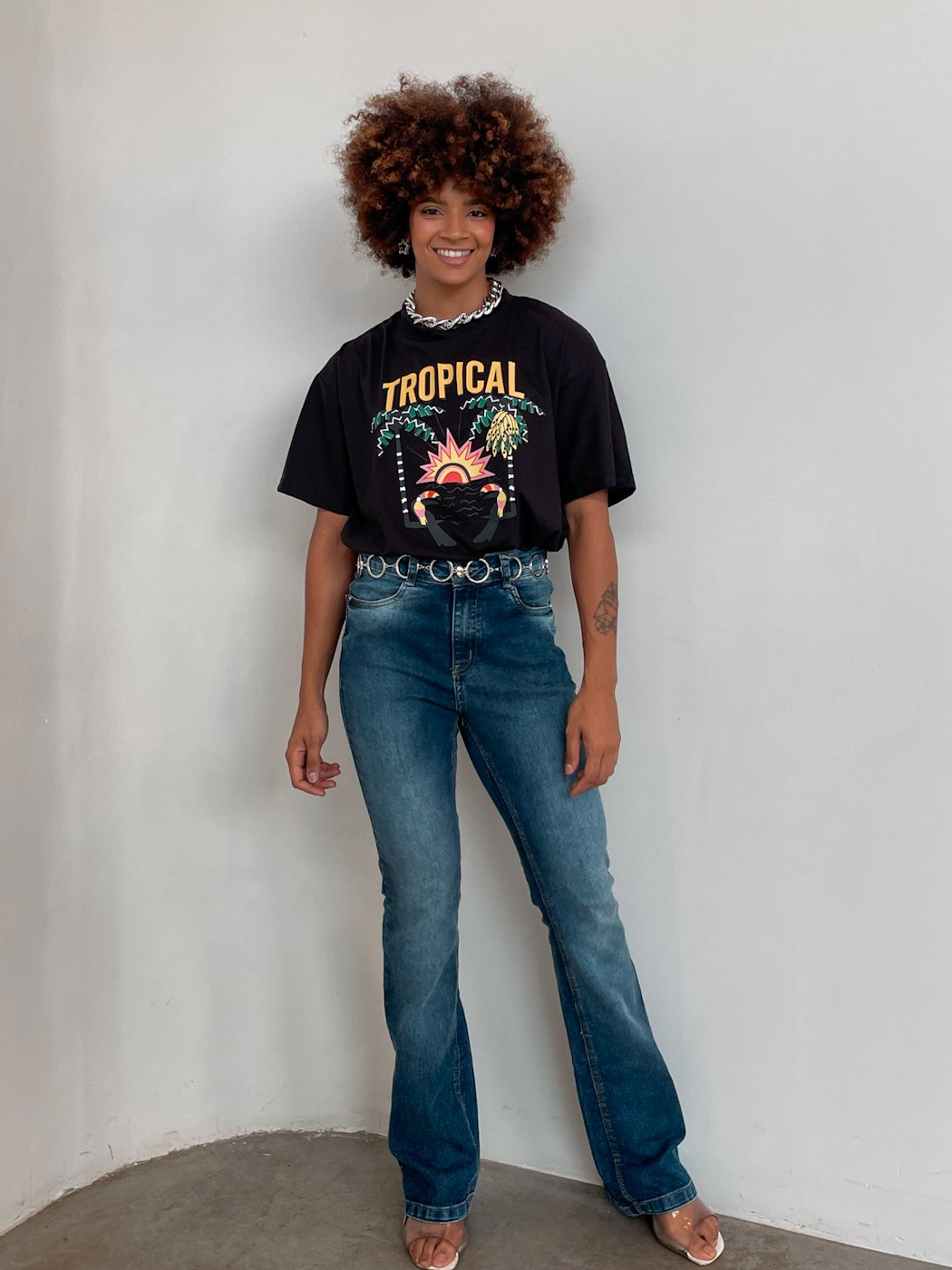 20 camiseta feminina oversized com estampa frontal tropical taina