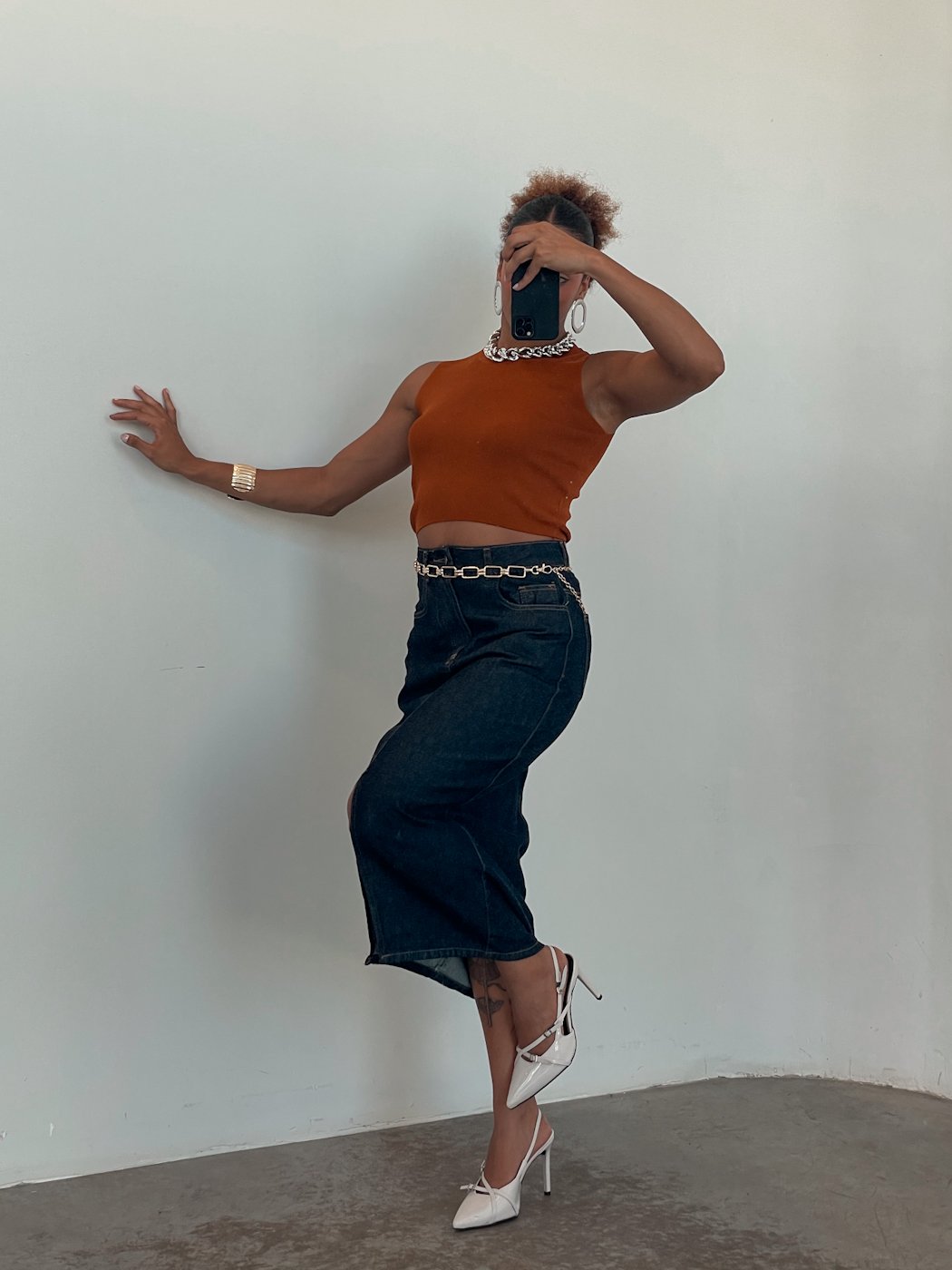 317527te 317549ja regata de linha cropped gola redonda saia midi jenas com fenda frontal cor de pimenta 1