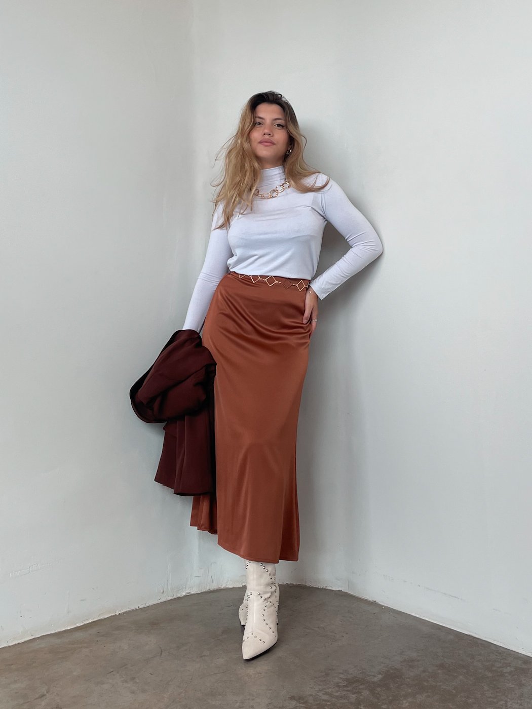 32 saia midi feminina acetinada alanis