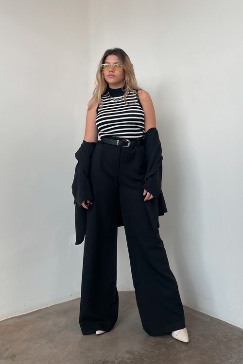 Regata Cropped Feminina de Linha Listrada com Gola Média Amélia - Preto