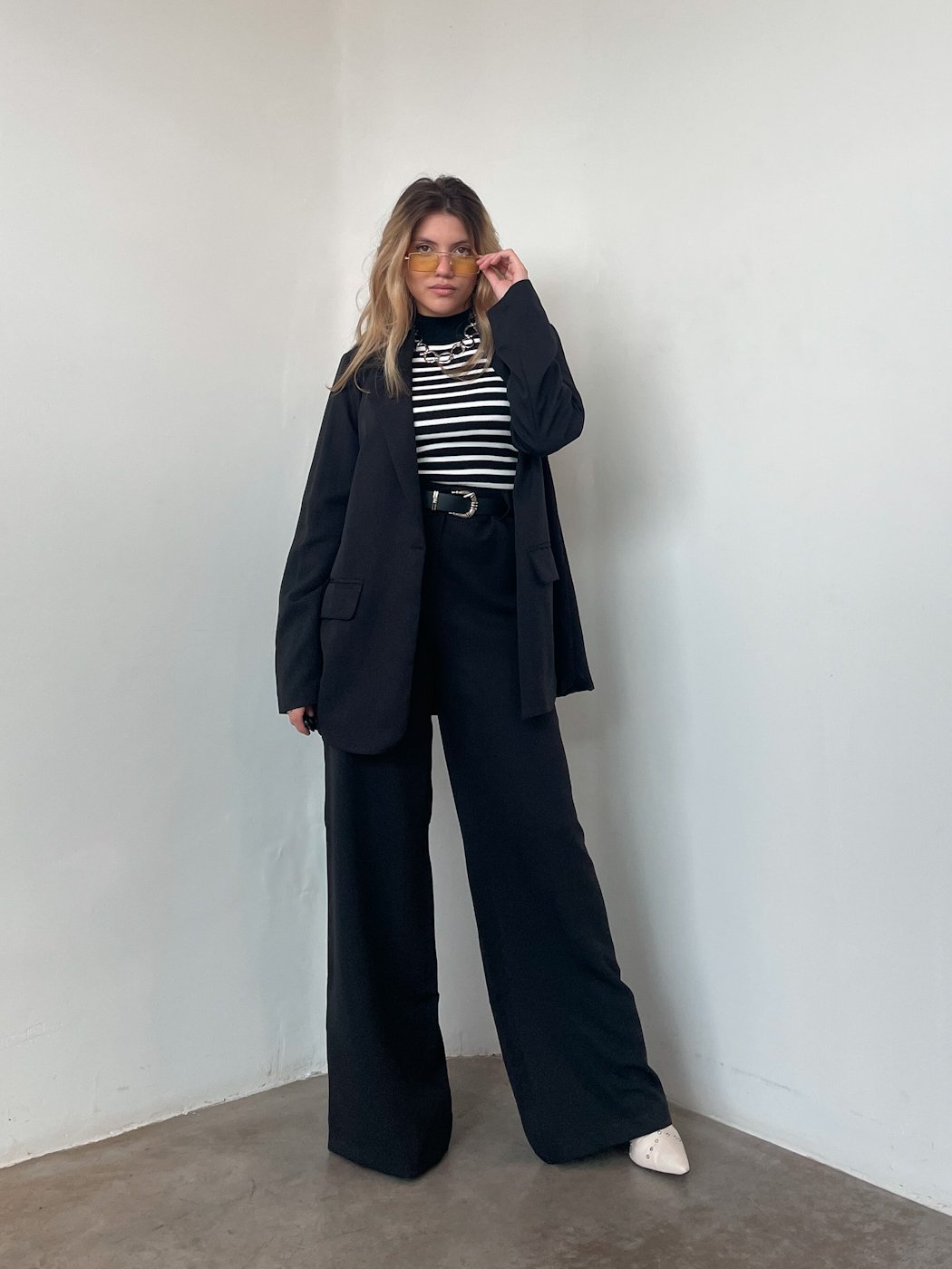 01 conjunto blazer e calca pantalona social helena