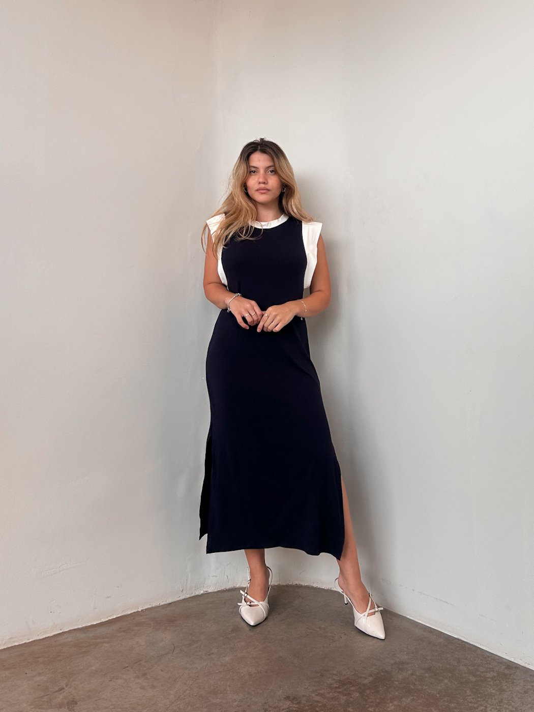 18 vestido de malha com manga virada e fenda lateral claire