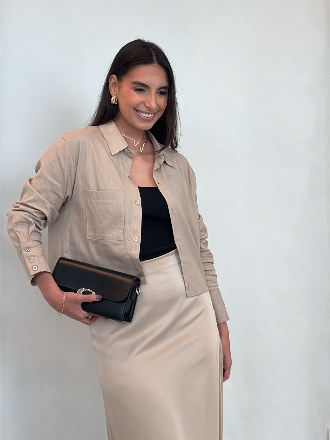 06 camisa cropped de algodao com bolso sobreposto agatha
