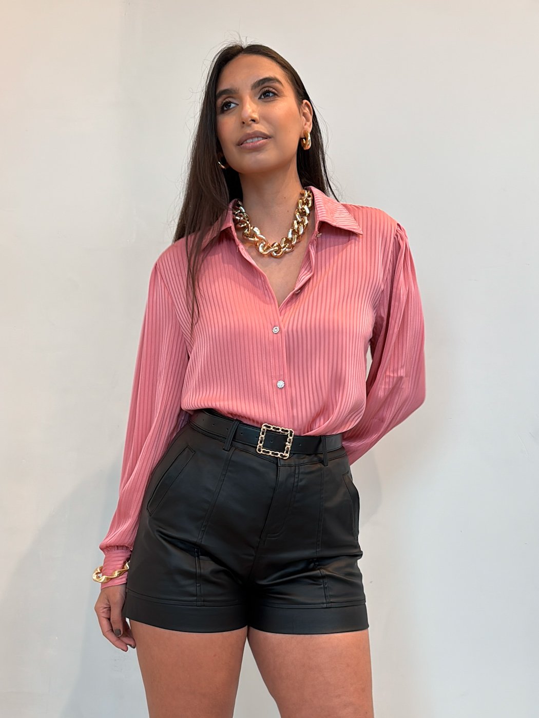 06 camisa acetinada com efeito canelado eudora