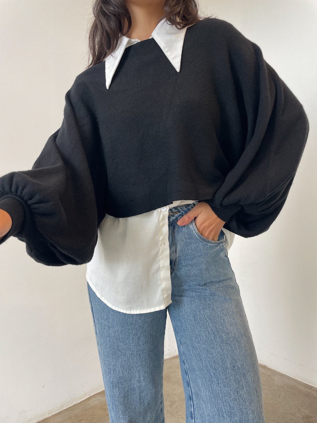 03 blusa cropped de manga morcego bufante com punho largo nina