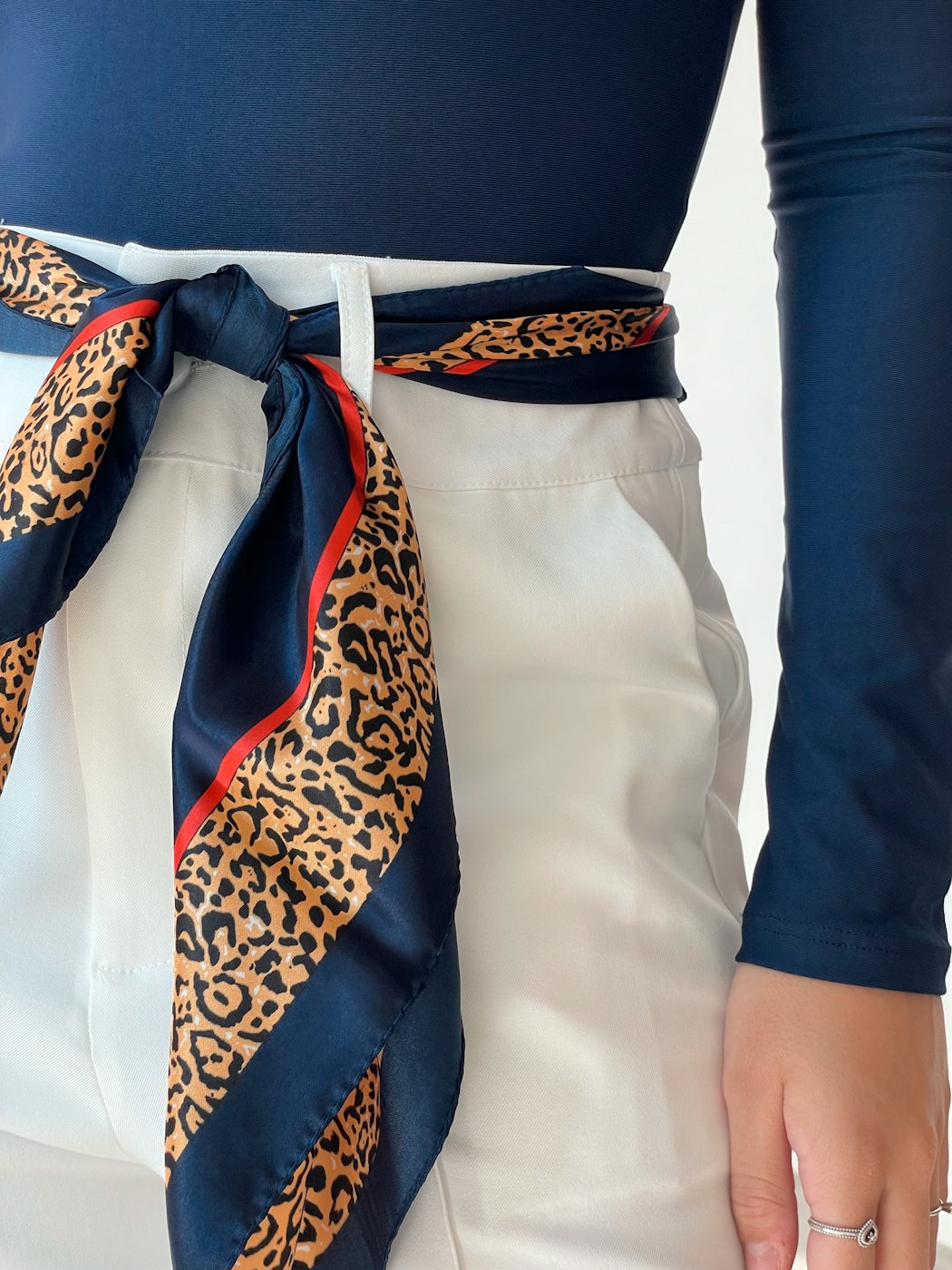 07 lenco acetinado com borda animal print margarida