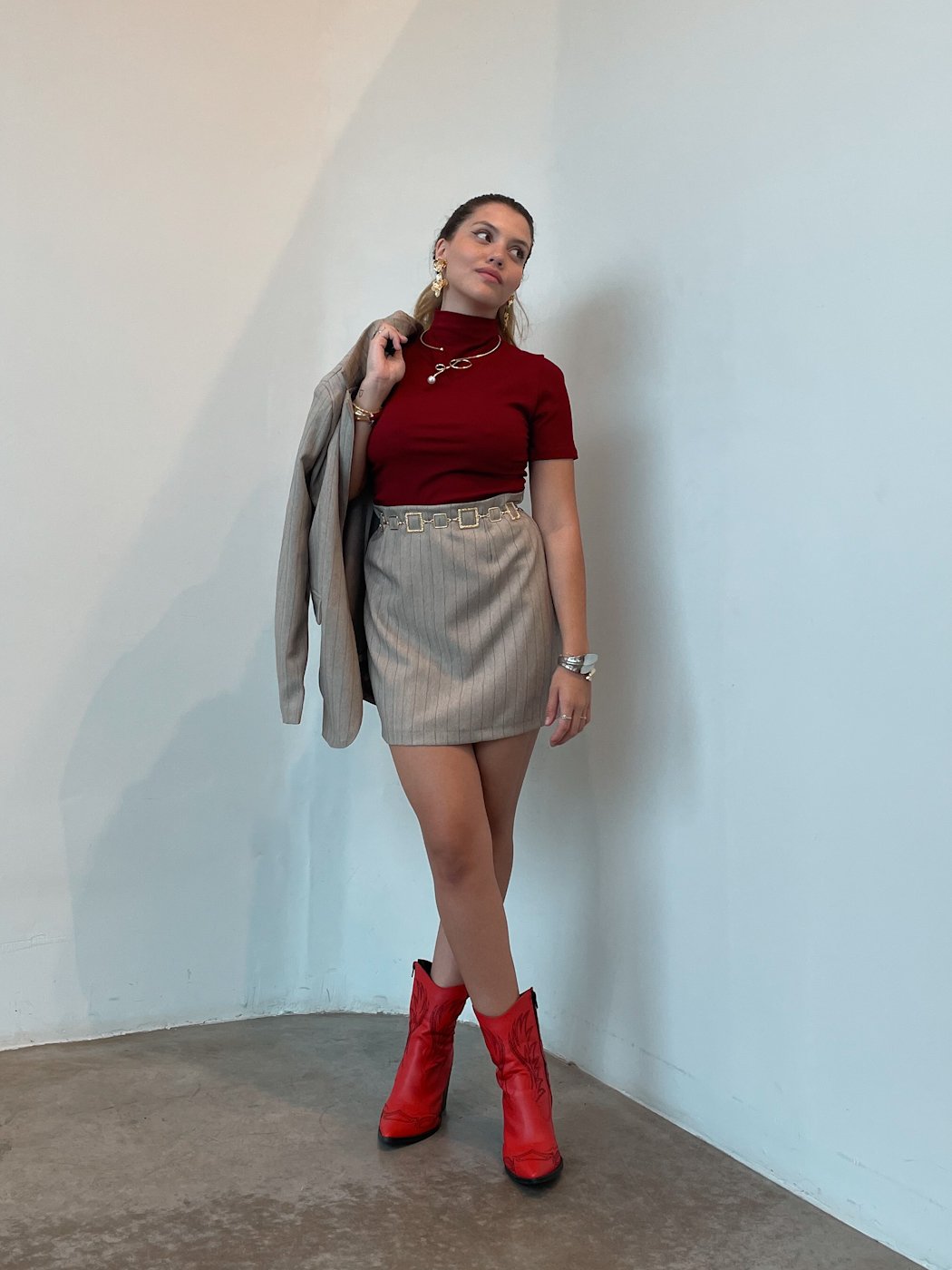 01 conjunto blazer e saia alfaiataria risca de giz aline