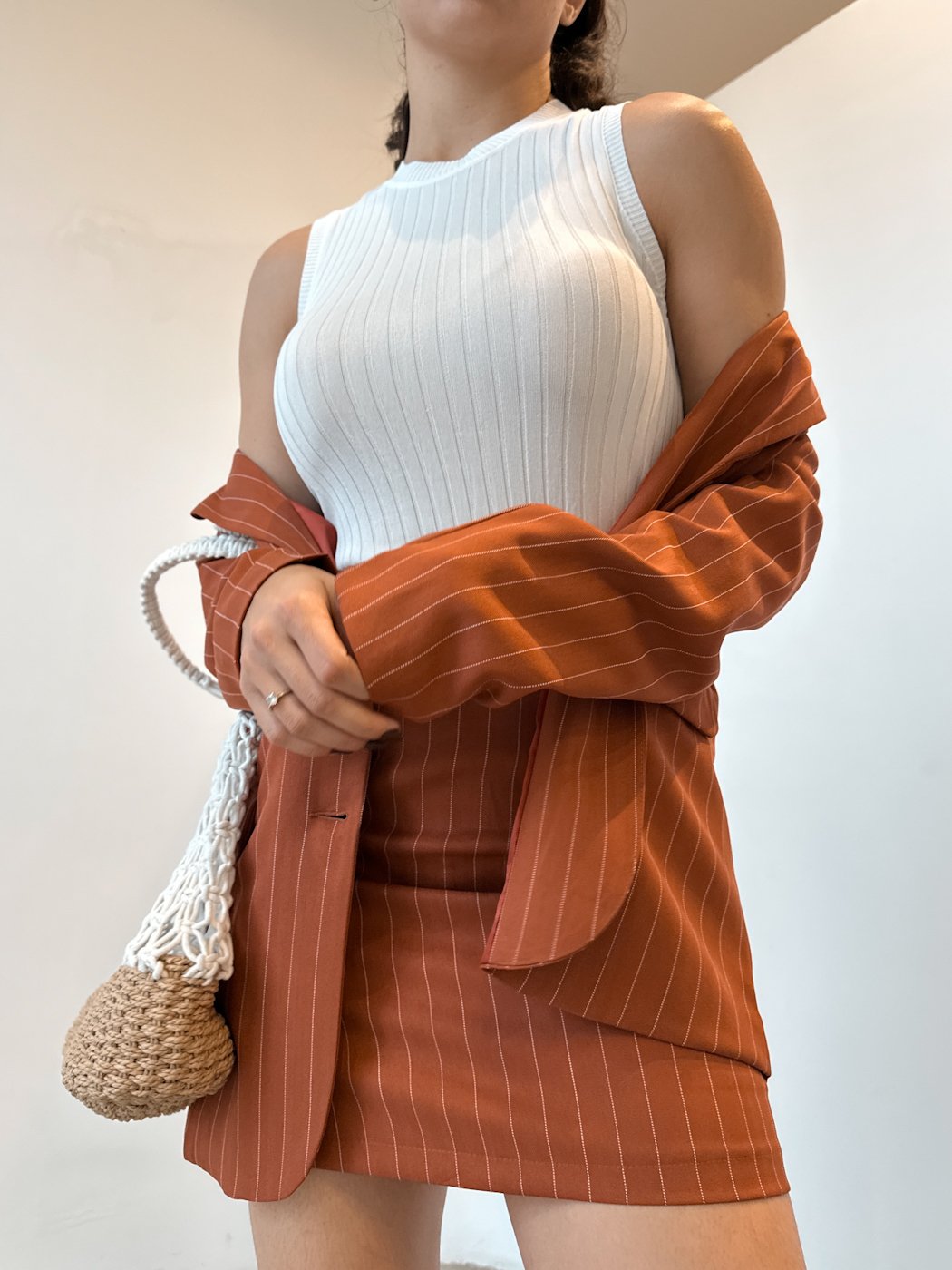 10 conjunto blazer e saia alfaiataria risca de giz aline