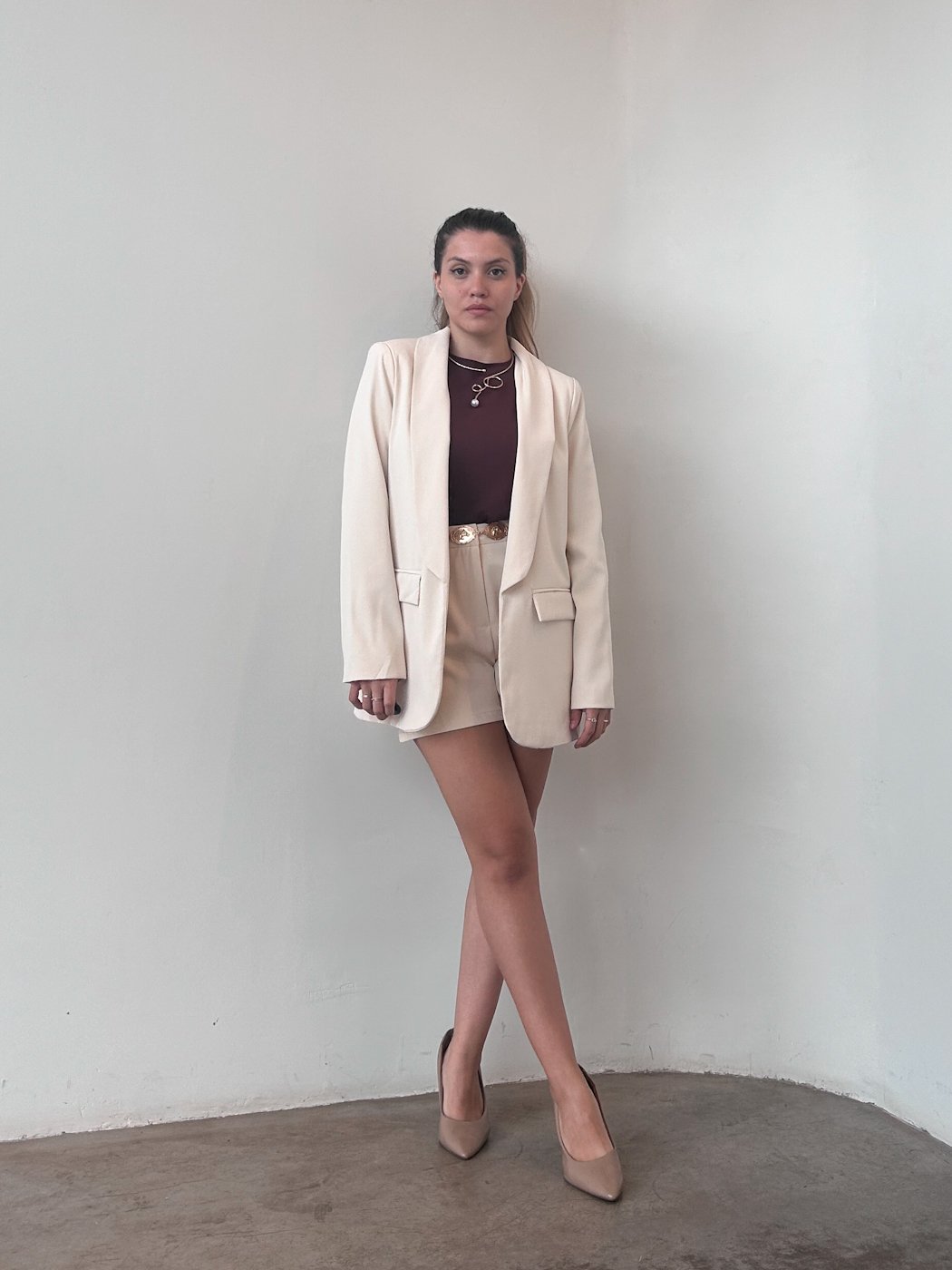 01 conjunto feminino blazer e short de alfaiataria social nathalia