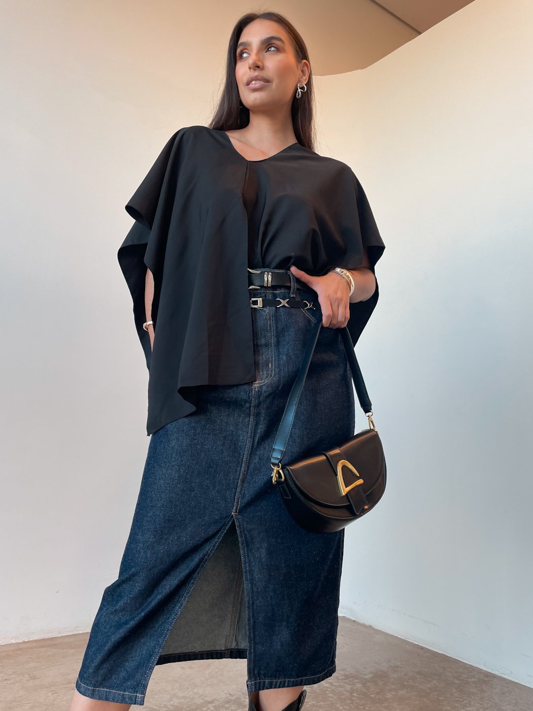 07 blusa cropped e top multiformas assimetrica fenda crepe naomi
