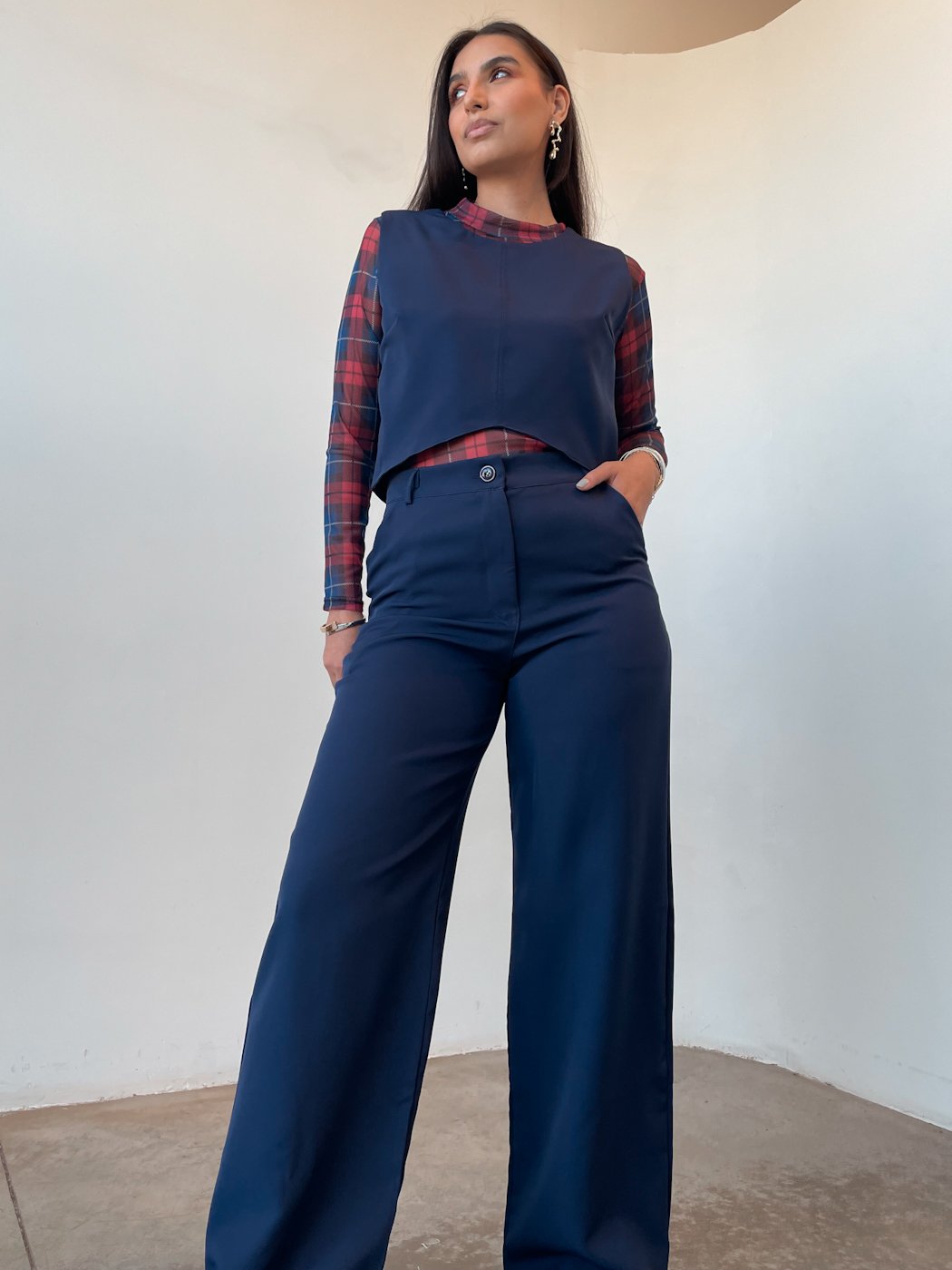 20 conjunto alfaiataria top cropped ziper costas e pantalona eloara