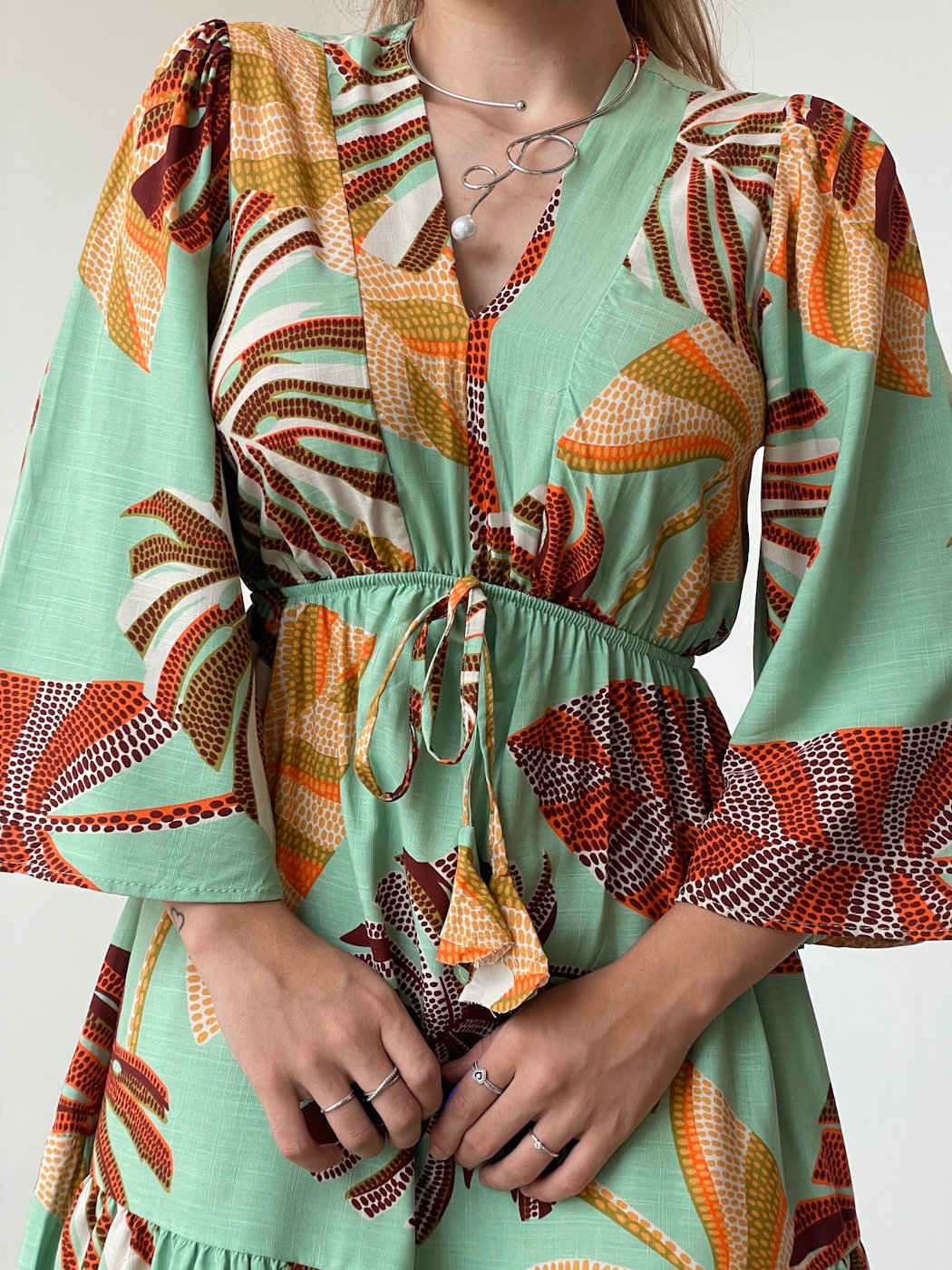 06 vestido feminino manga ampla estampado tropical viscose com elastico na cintura julia