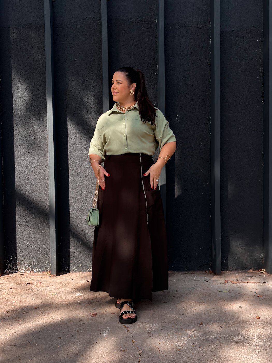 02 saia feminina midi com bolso utilitario com ziper tratorado na lateral vick