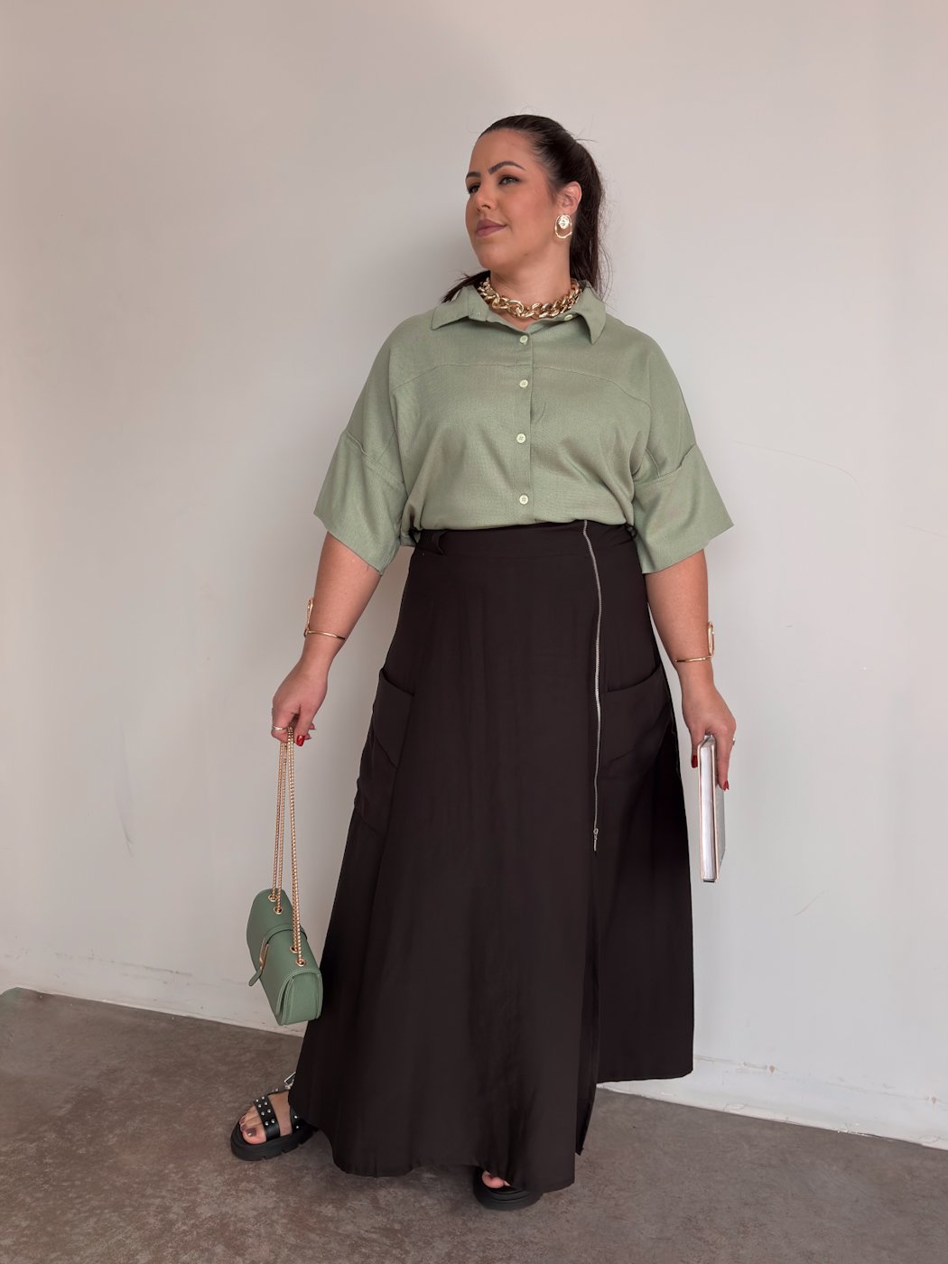04 saia feminina midi com bolso utilitario com ziper tratorado na lateral vick