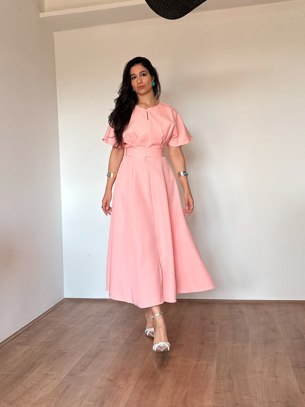 05 vestido midi manga ampla cinto faixa com ziper nas costas larissa