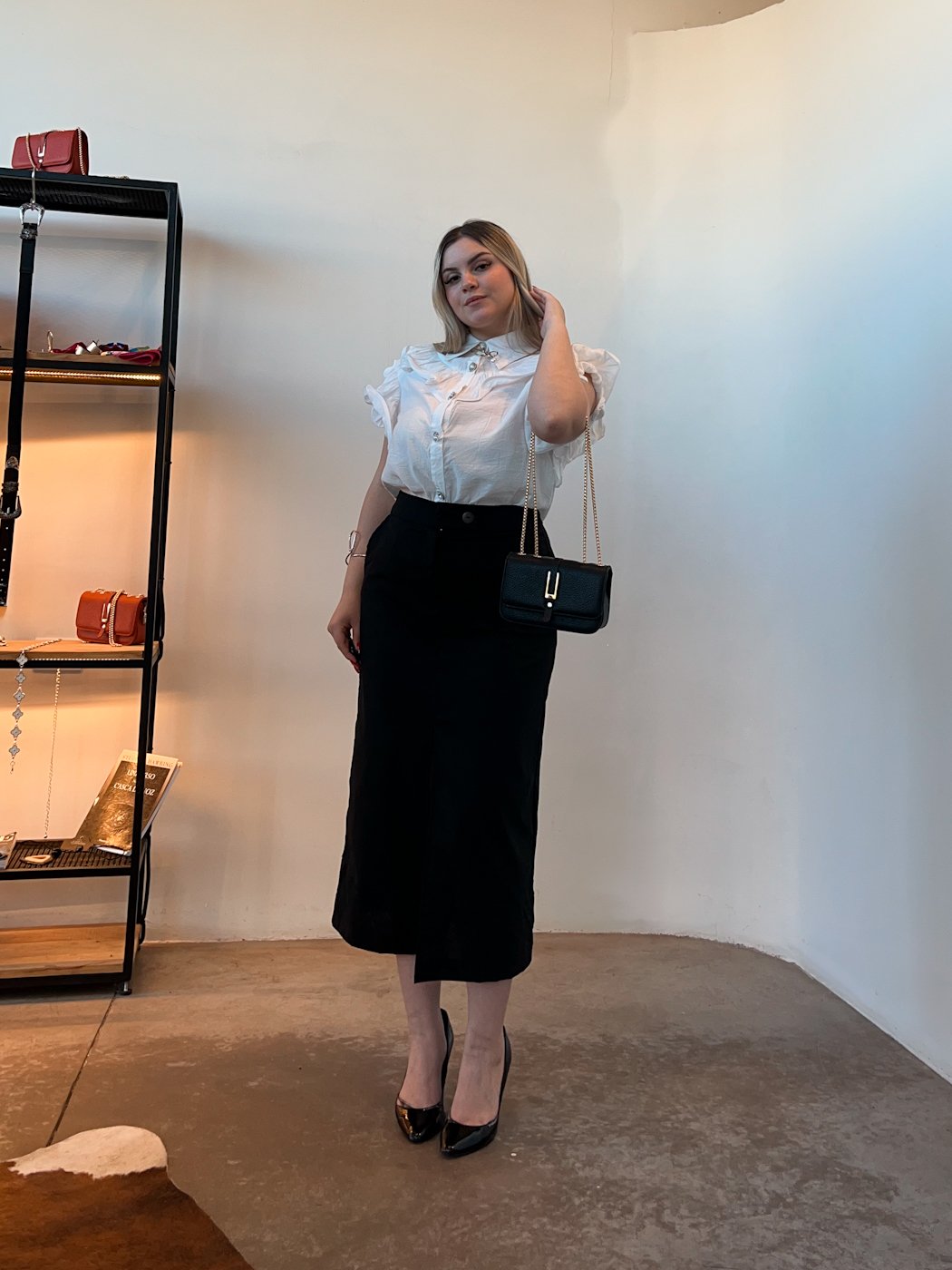 06 saia feminina midi com fenda frontal de viscolinho mayra