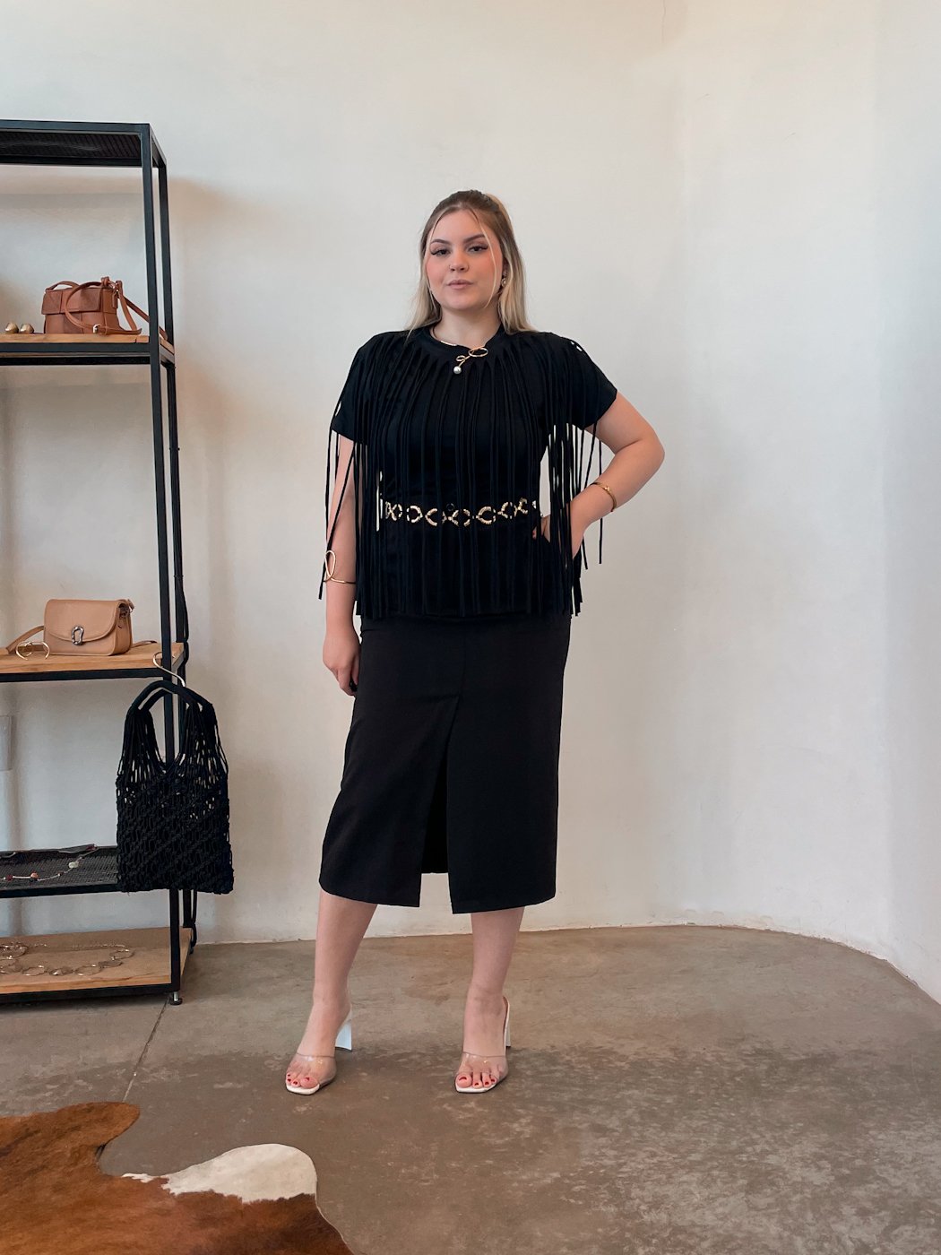 01 camiseta feminina com franja comprida bela