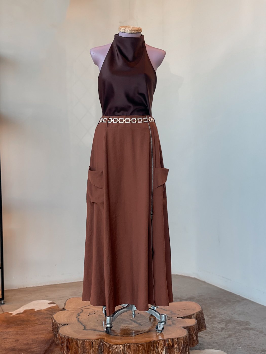 16 saia feminina midi com bolso utilitario com ziper tratorado na lateral vick