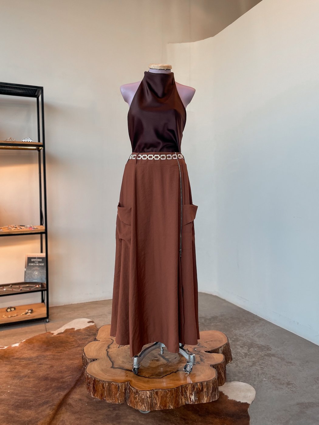 17 saia feminina midi com bolso utilitario com ziper tratorado na lateral vick