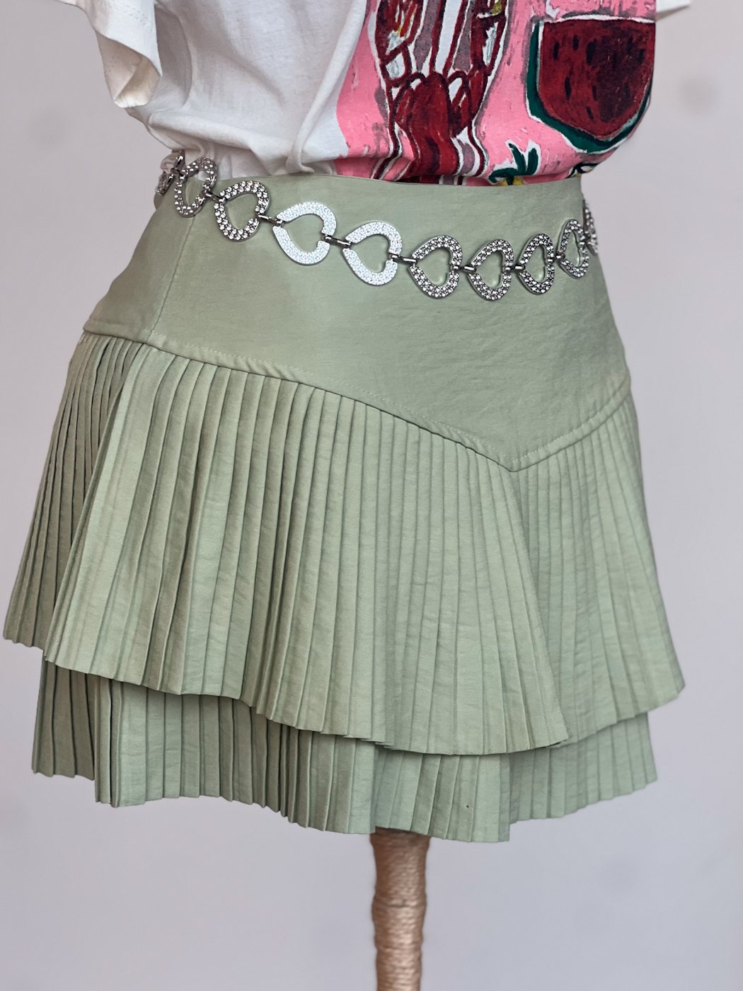 02 saia feminina curta plissada com short de viscose sarjada michele