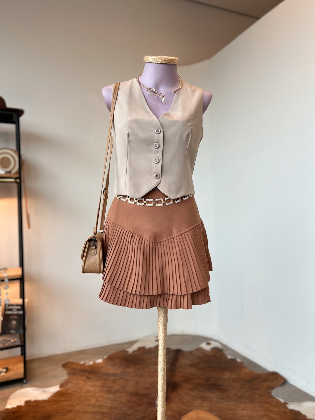 06 saia feminina curta plissada com short de viscose sarjada michele