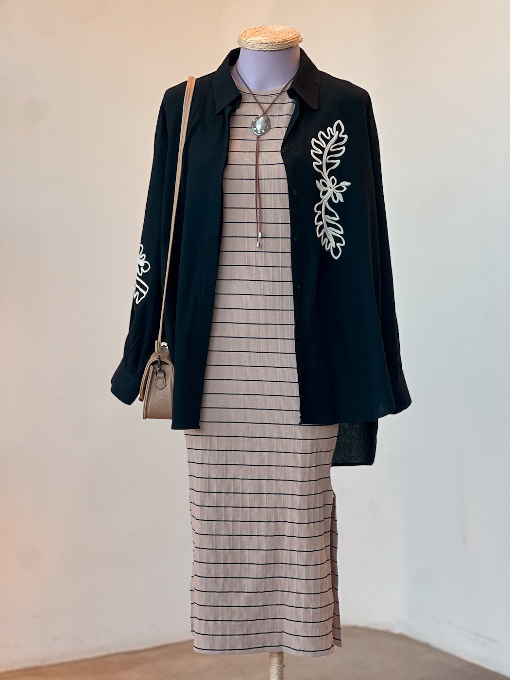 05 vestido feminino canelado midi com fenda lateral marcy