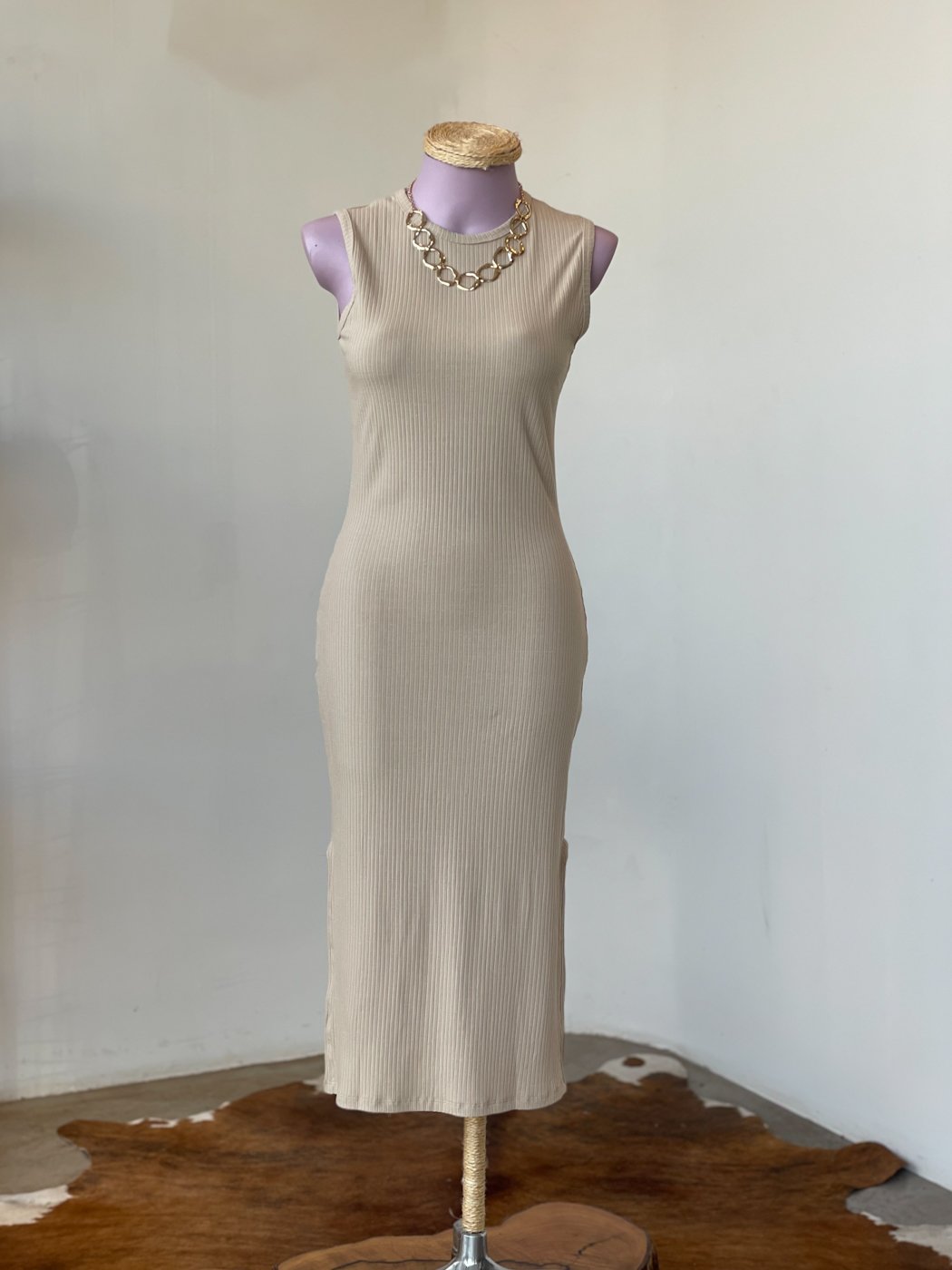 09 vestido feminino canelado midi com fenda lateral marcy