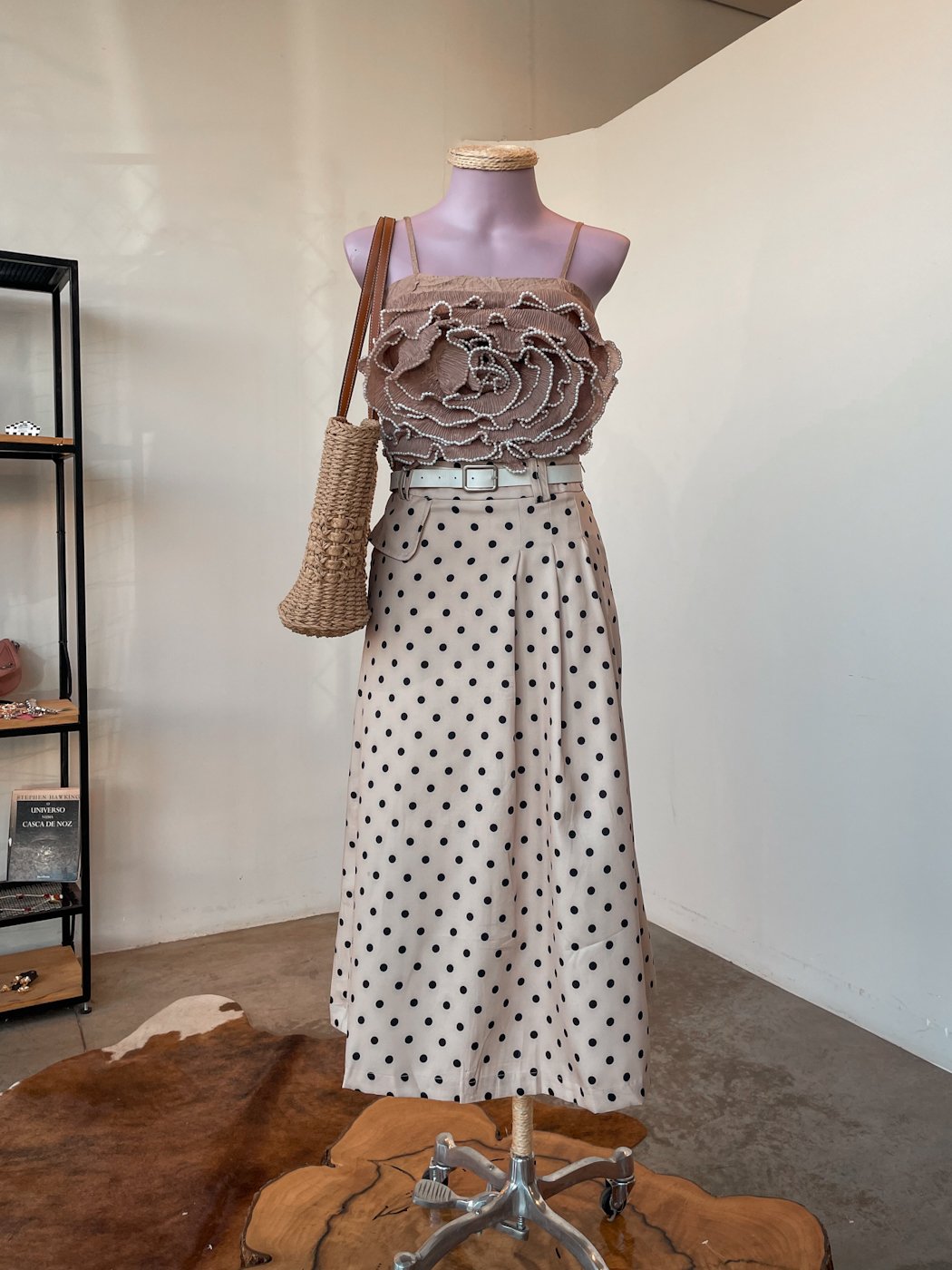 01 top sanfonado com aplicacao de perolas e alca fina madu