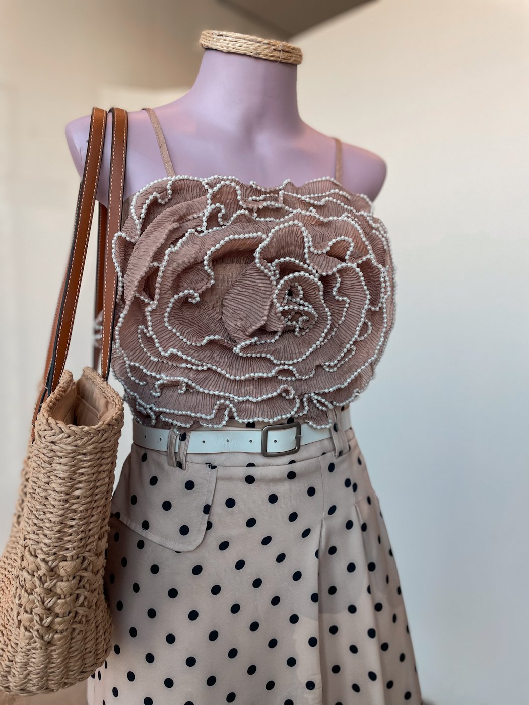 04 top sanfonado com aplicacao de perolas e alca fina madu