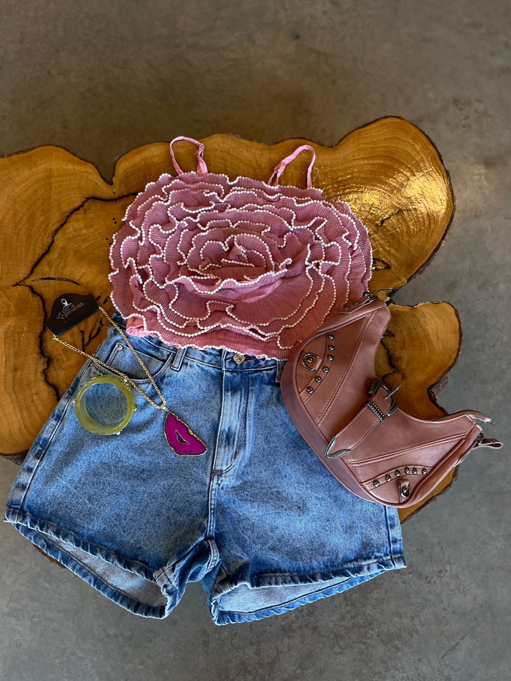 08 top sanfonado com aplicacao de perolas e alca fina madu