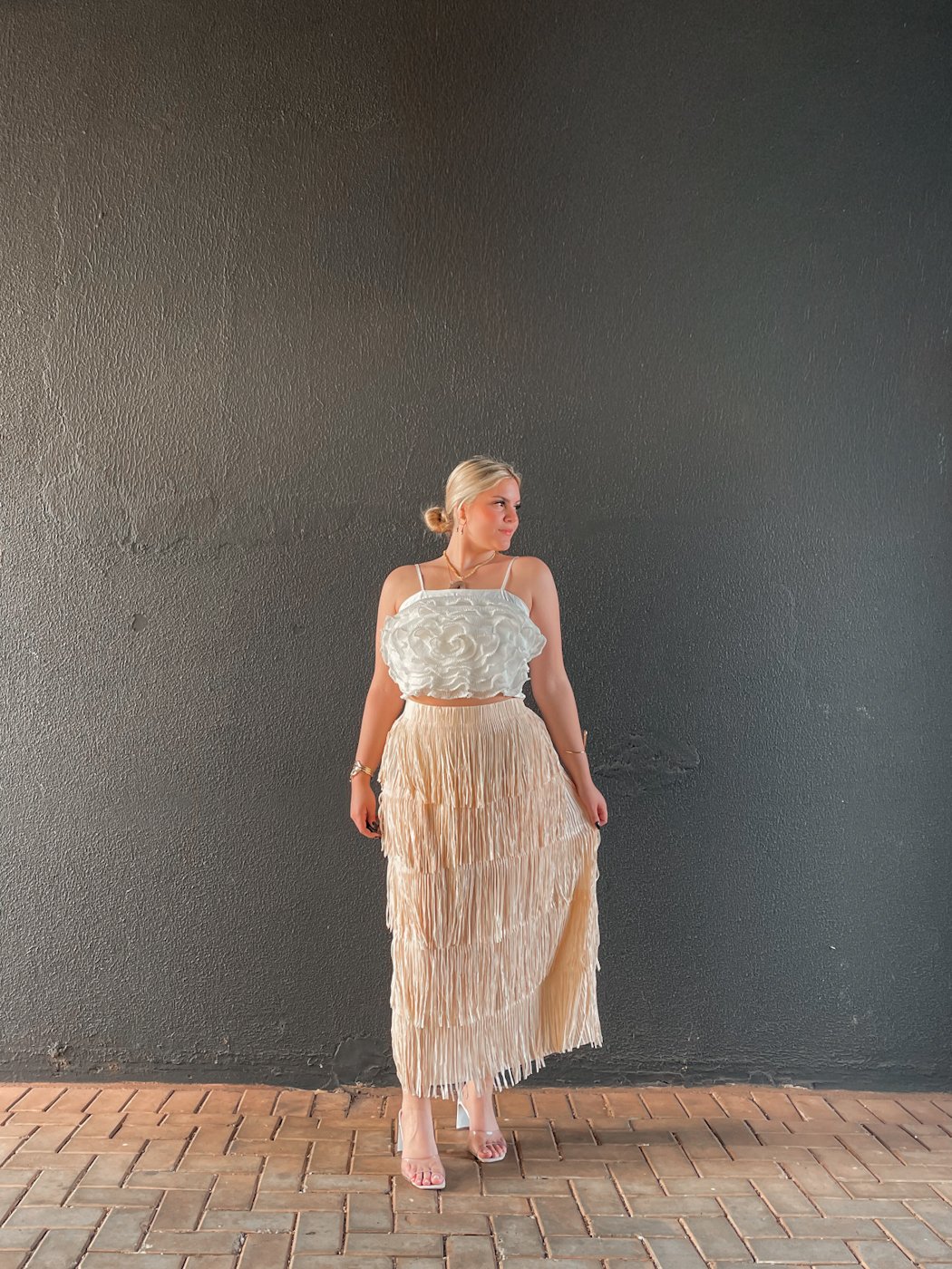 09 top sanfonado com aplicacao de perolas e alca fina madu