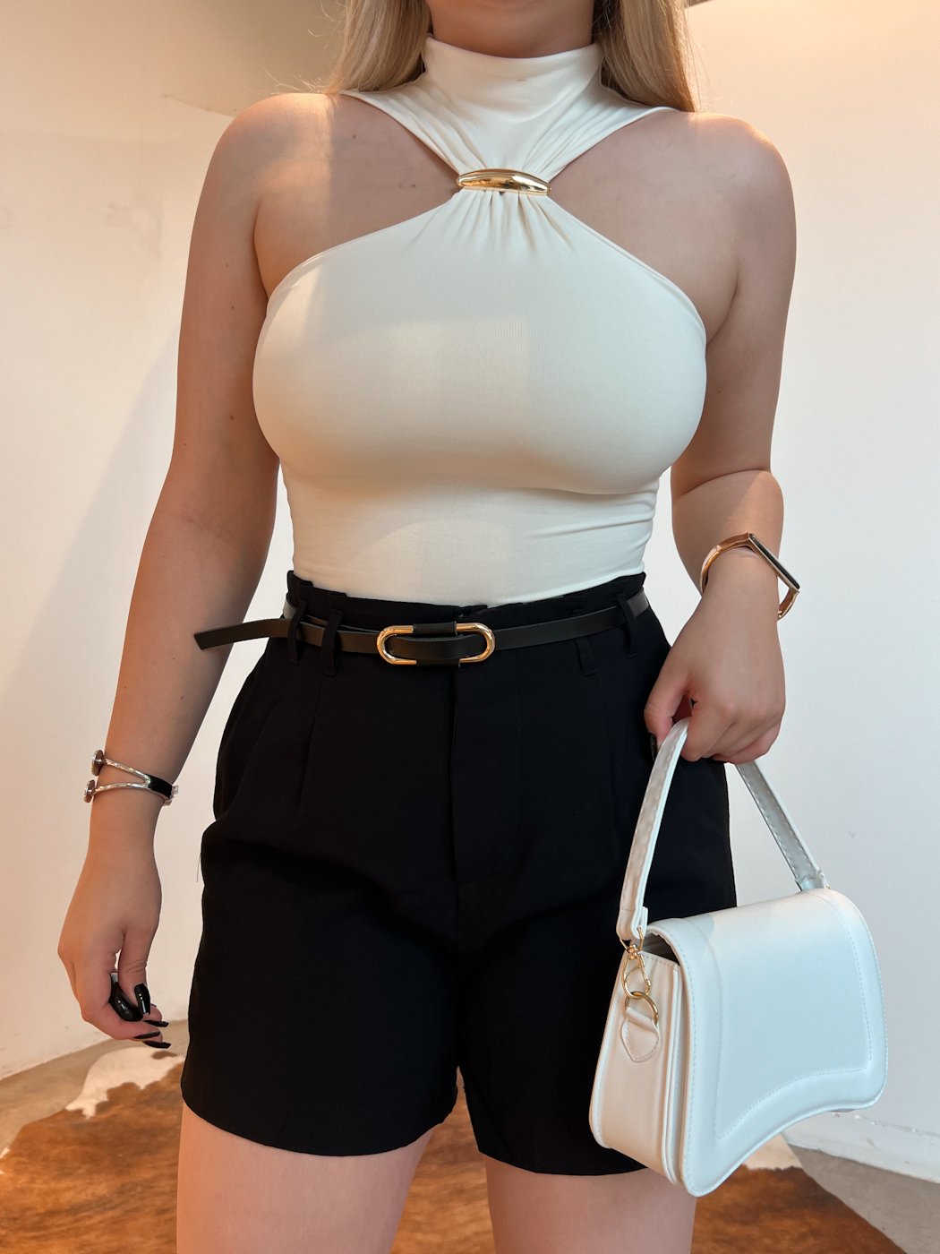 06 body feminino poliamida com fivela dourada no colo gola alta karen