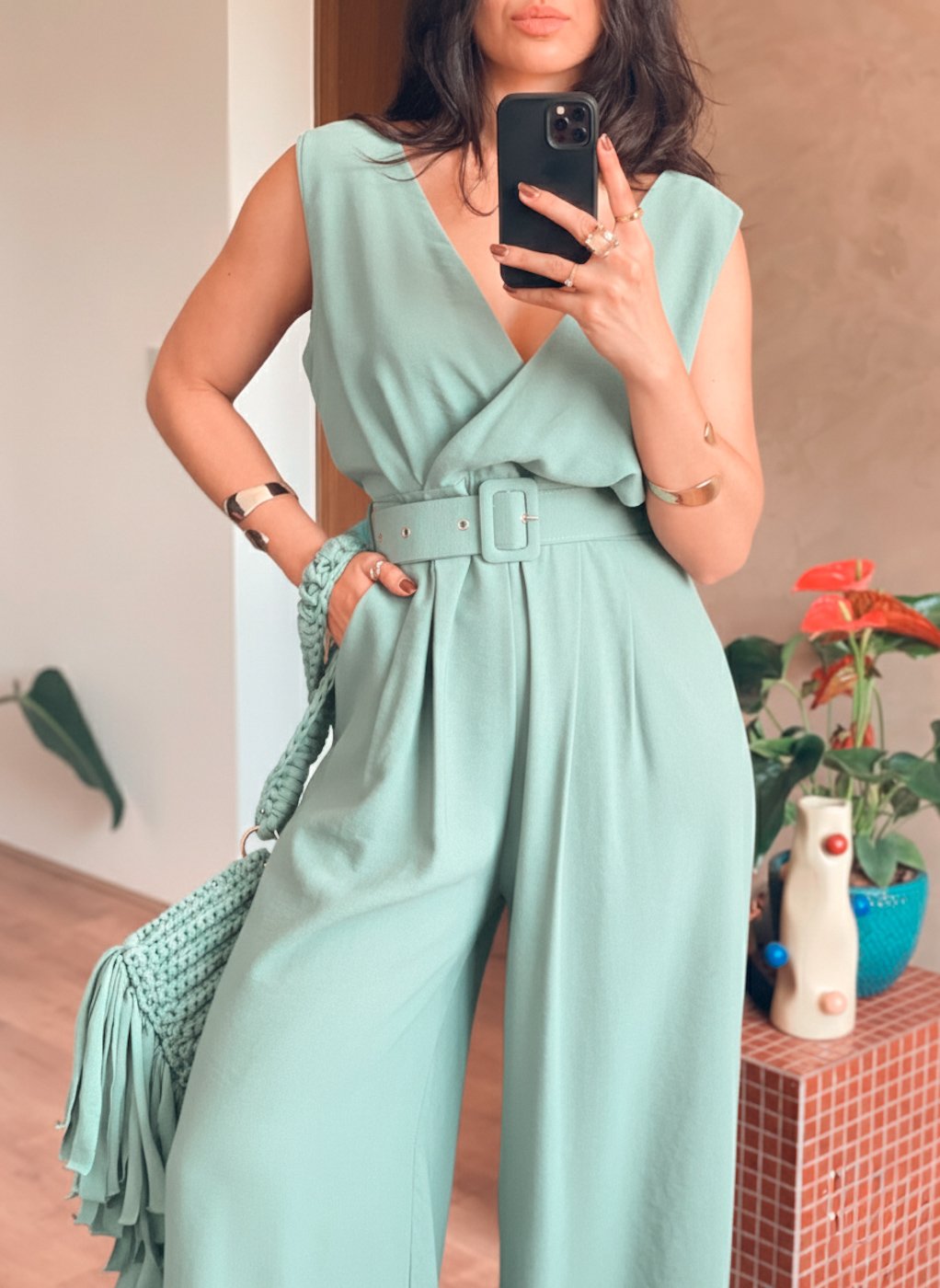 14 macacao feminino pantalona com cinto capa estruturado com alca larga e decote v helena