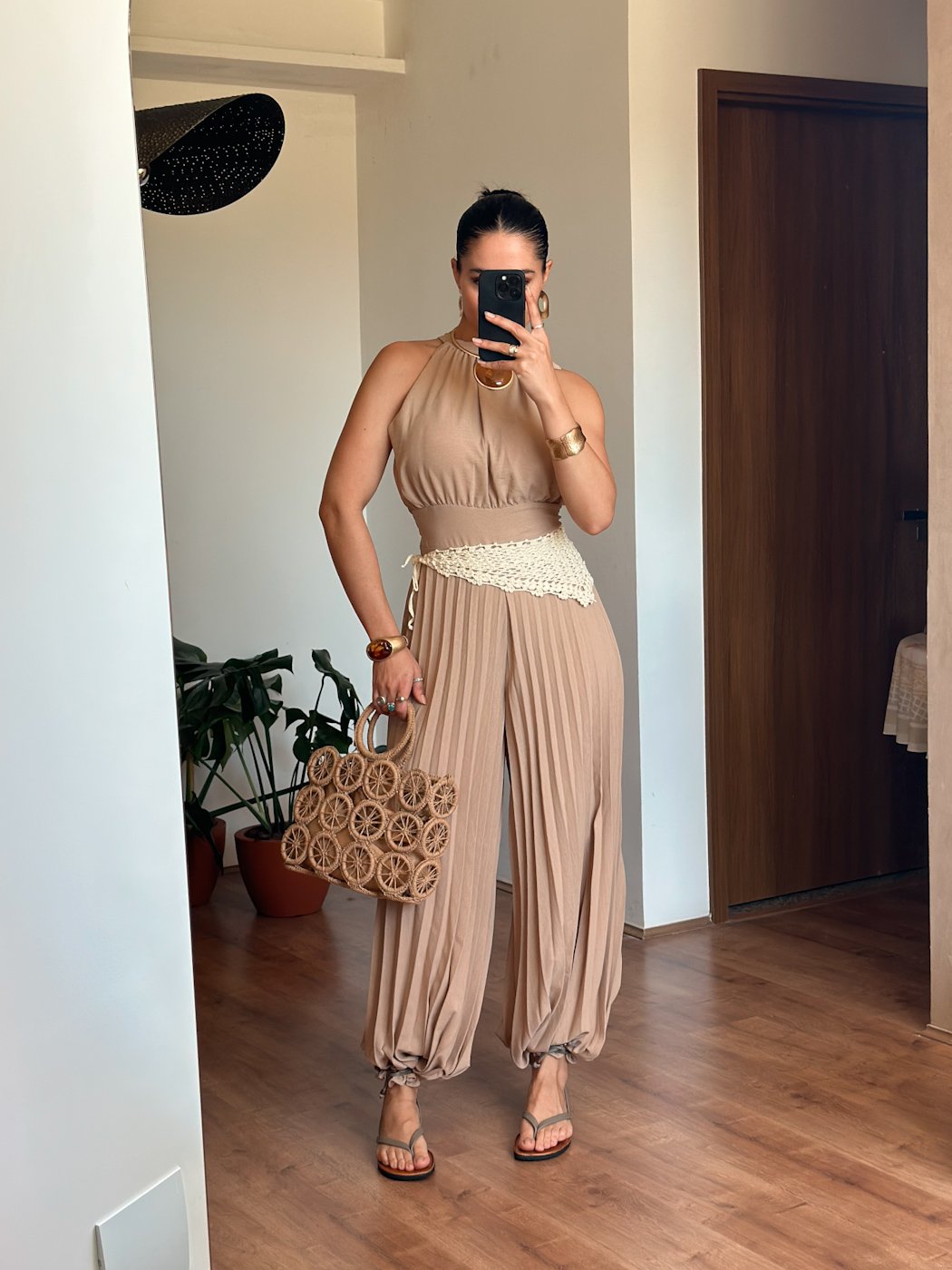 04 macacao feminino de calca plissada halter com lastex nas costas crepe alicia