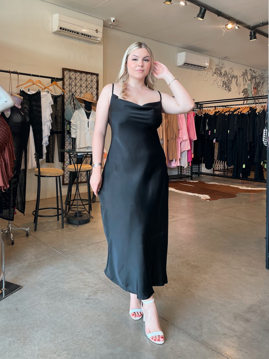 02 vestido slip dress de cetim midi com alca e gola boba aline