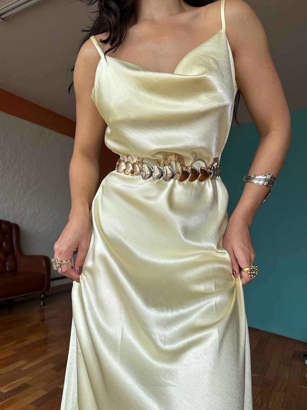 18 vestido slip dress de cetim midi com alca e gola boba aline