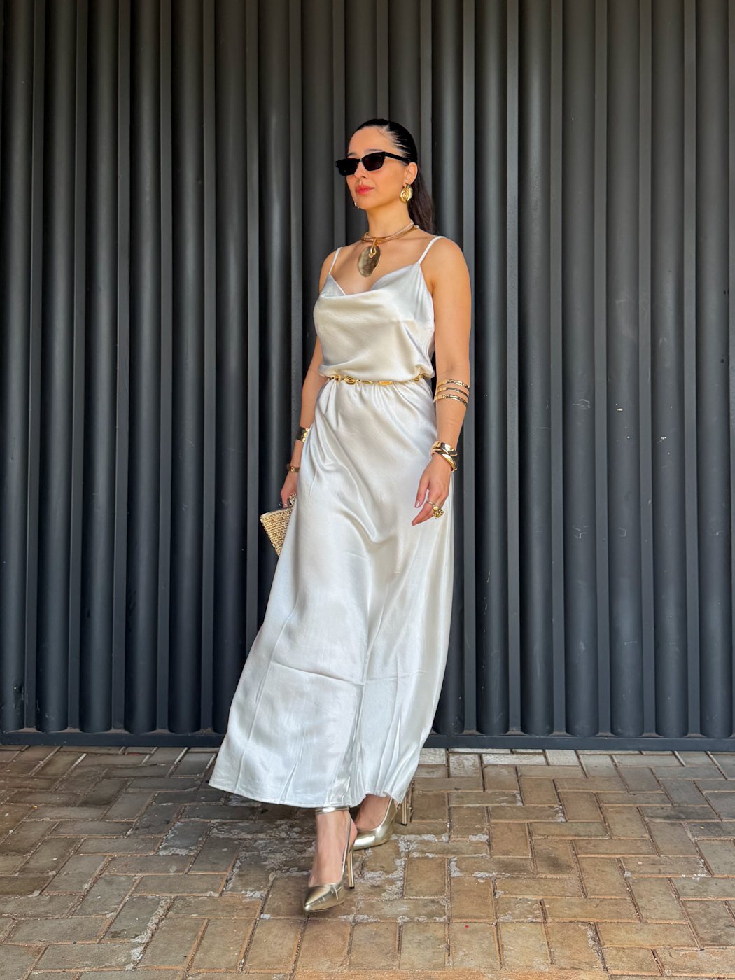 24 vestido slip dress de cetim midi com alca e gola boba aline