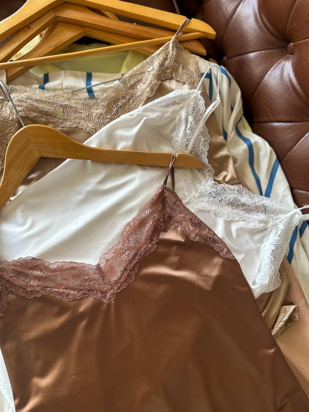 08 regata de poliamida cetim com renda maraisa