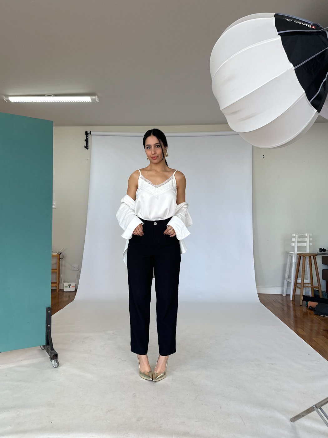 13 regata de renda larga com decote v classica encorpada maria