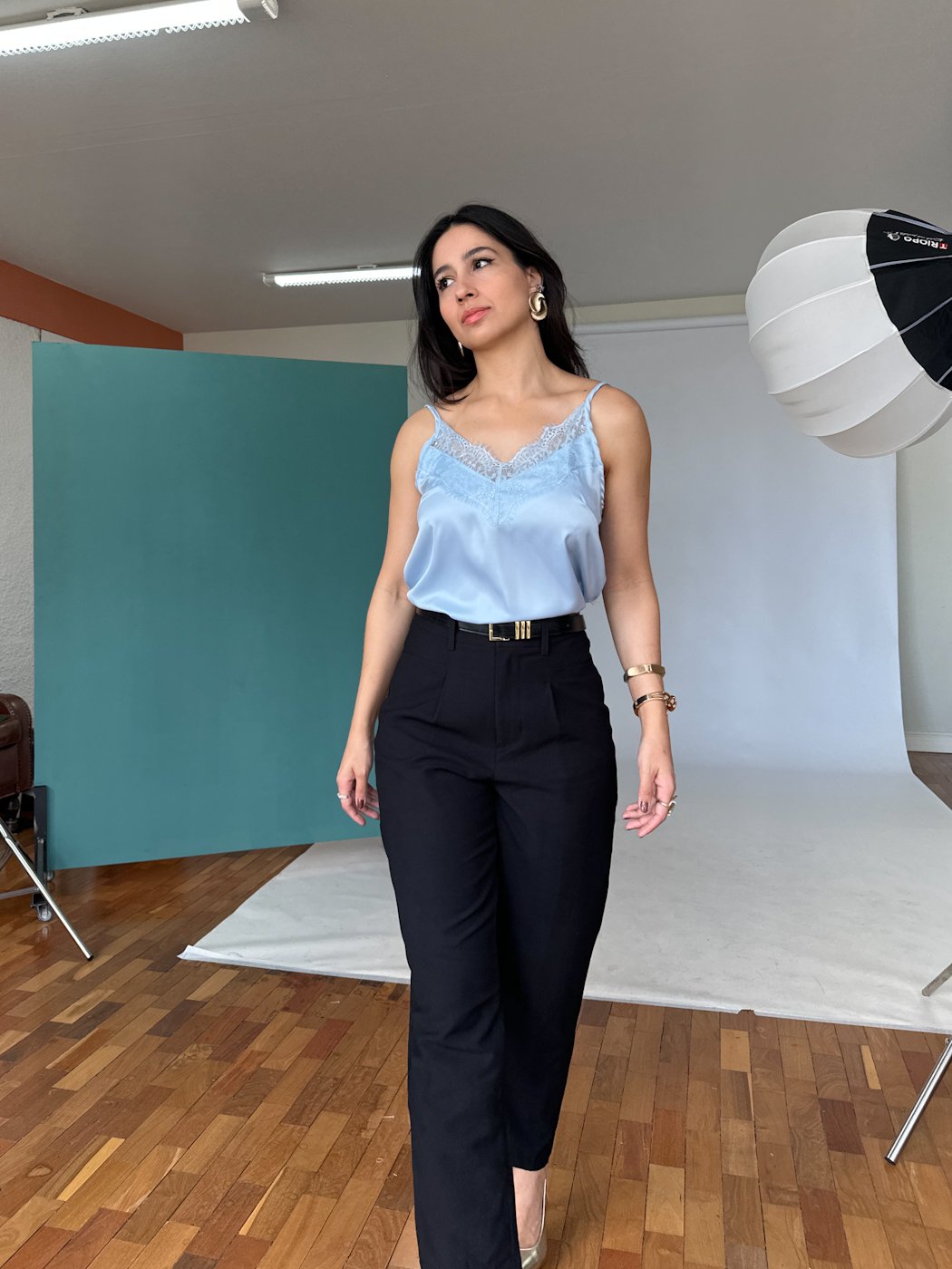 43 regata de renda larga com decote v classica encorpada maria