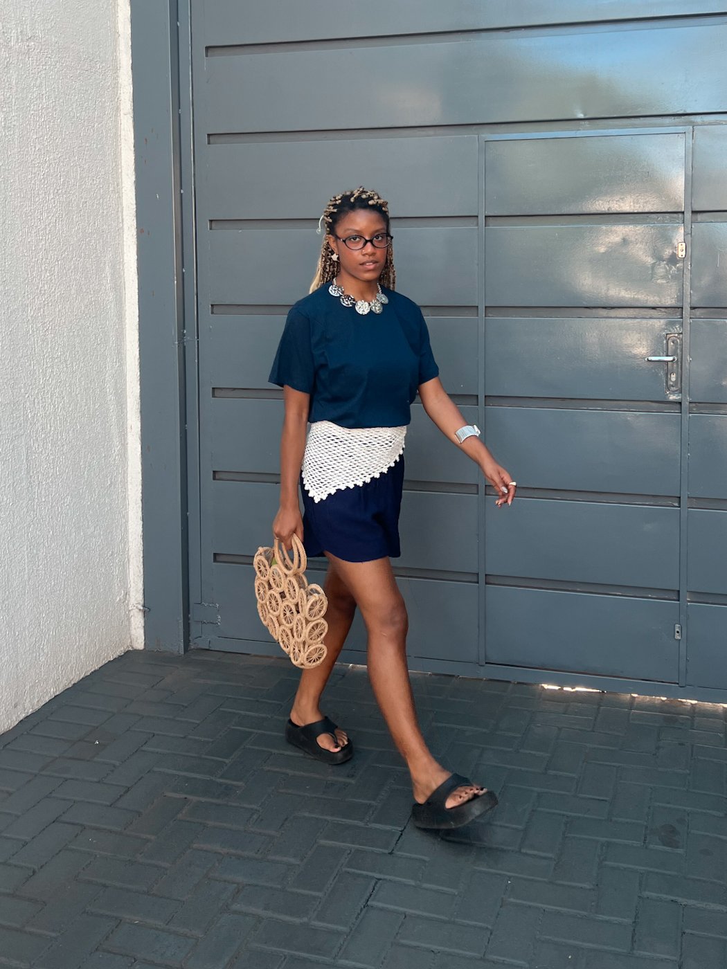 19 short social barra arredondada com botao contorno dourado maiara