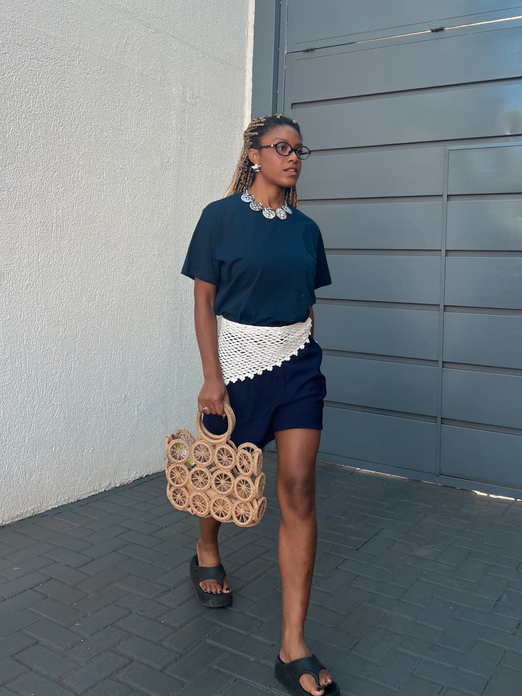 20 short social barra arredondada com botao contorno dourado maiara