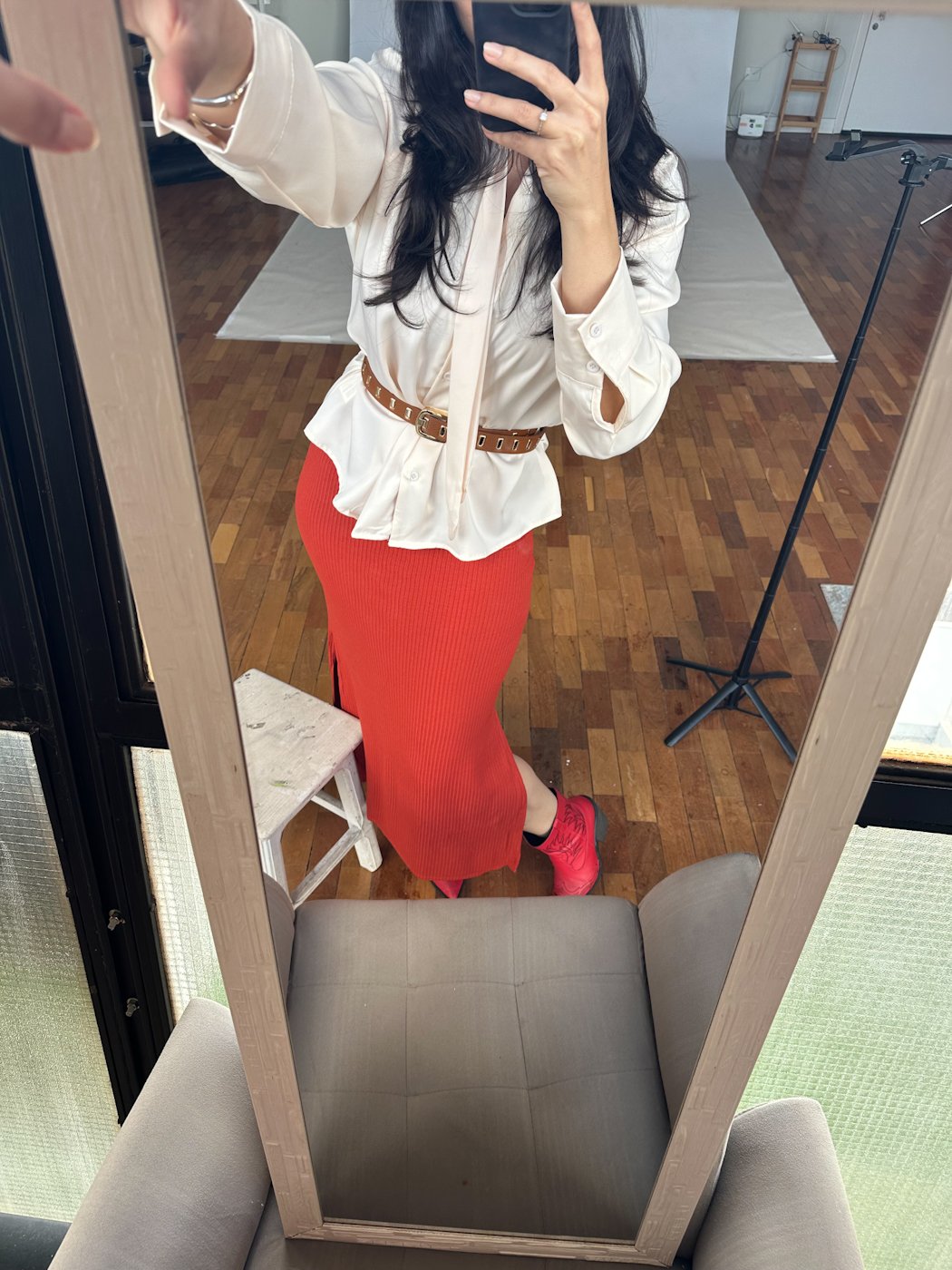 33 camisa feminina acetinada com amarracao no pescoco manga longa michele