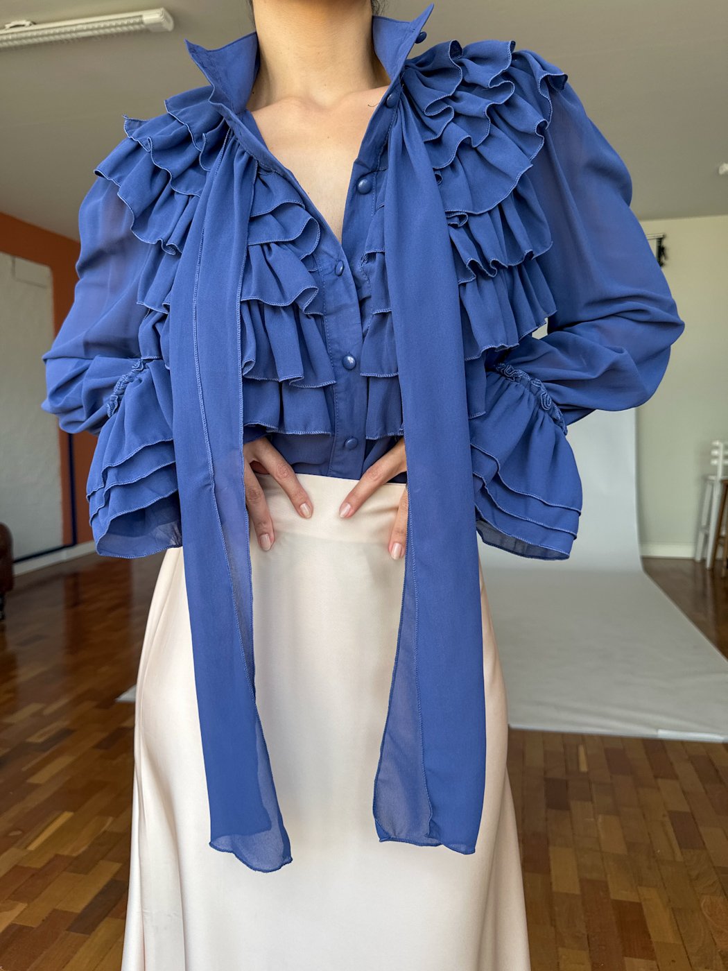 61 camisa boho feminina com babado no busto e manga de crepe lara