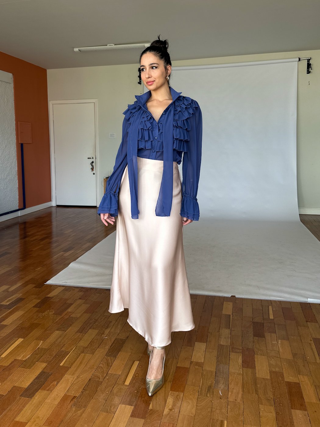 63 camisa boho feminina com babado no busto e manga de crepe lara