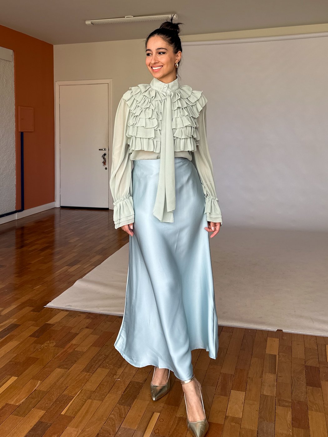 68 camisa boho feminina com babado no busto e manga de crepe lara